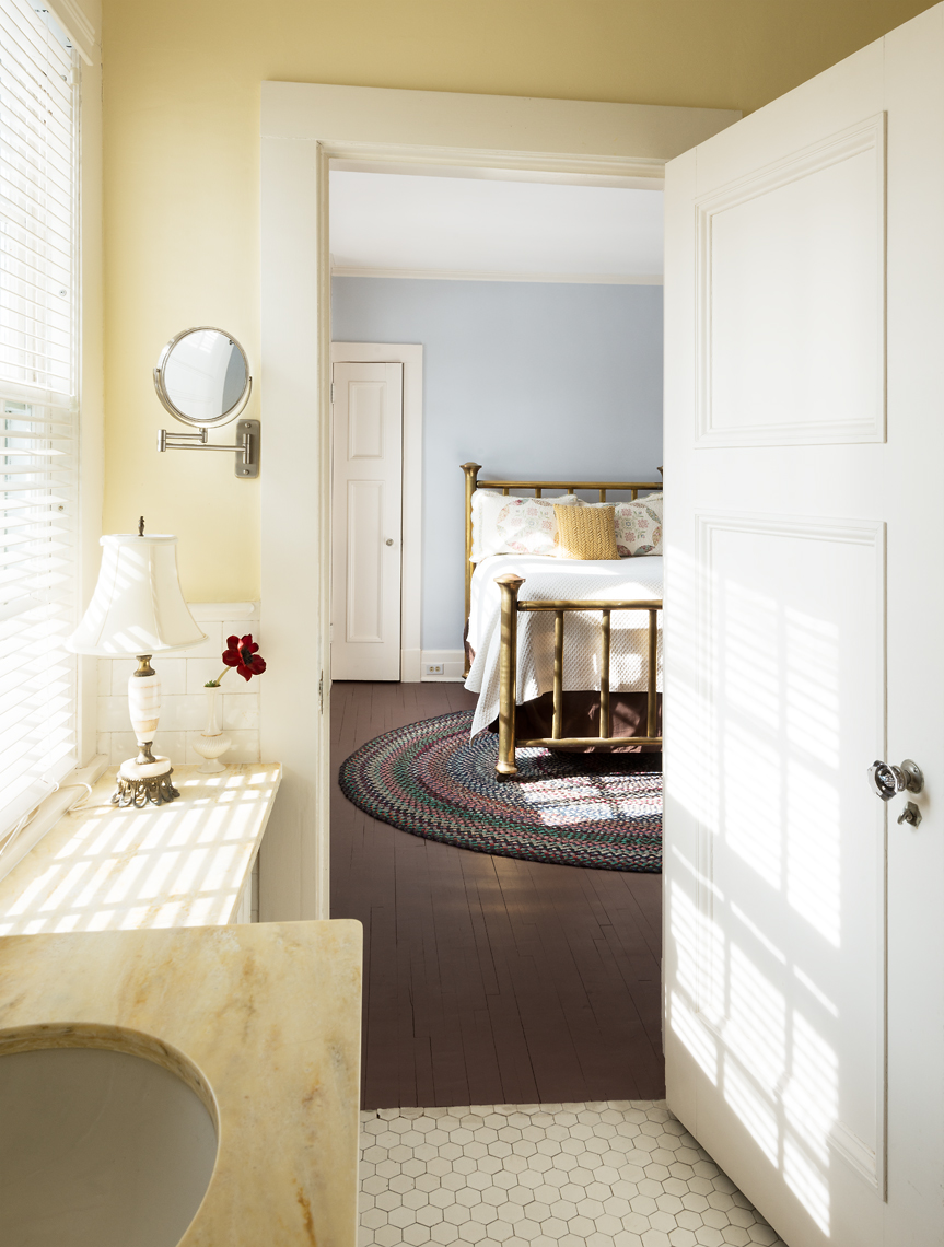 guest bedroom & bathroom, Kalman residence, 5 Yellow Birch Road, Dellwood, MN